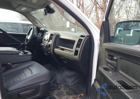 2019 Ram 1500 Classic Tradesman 4X4 6'4 Box z USA, uszkodzony, nr VIN 1C6RR7FT1KS525204